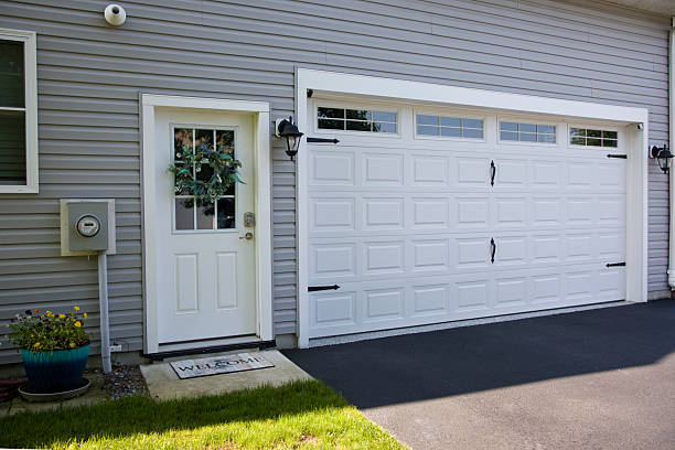 24/7 Emergency Garage Door Panel Replacement experts in Stephenson County County, IL